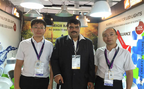 正翔户外照明参加2016年光亚展，逃不出中山太阳能路灯厂家的误区