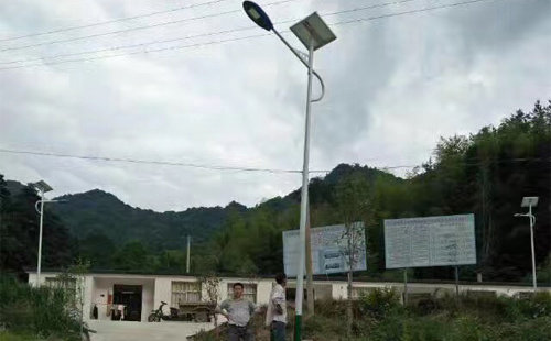 新农村太阳能路灯光照亮安徽岳阳县