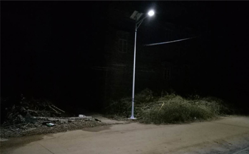 LED太阳能路灯照进茂名化州市下郭区