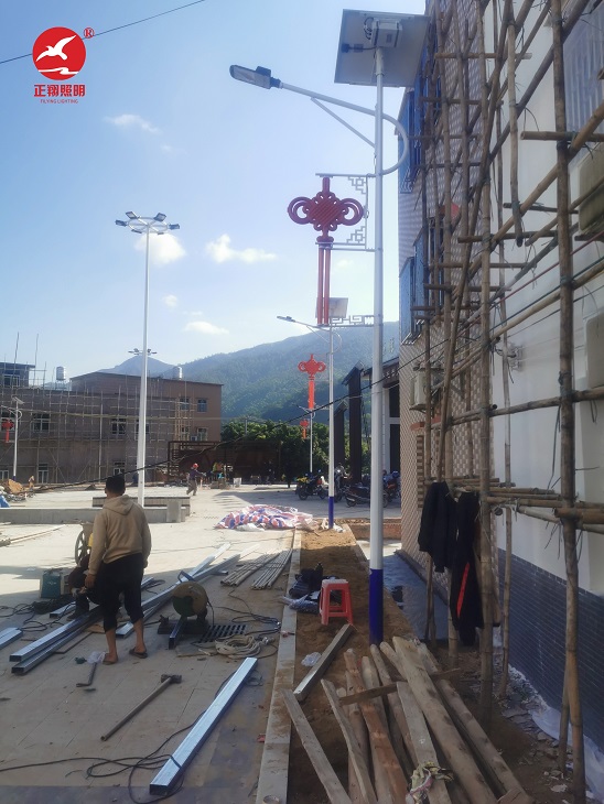 揭西县五云镇下硿村委中国结太阳能路灯案例