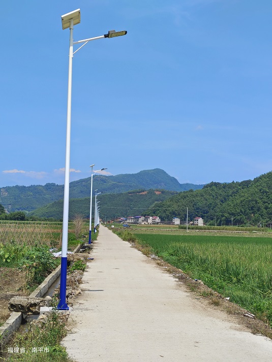福建南平乡村道路太阳能路灯安装