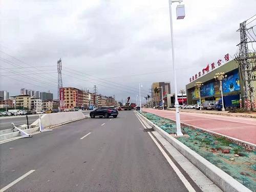 广东惠州惠城区金龙大道市政路灯安装