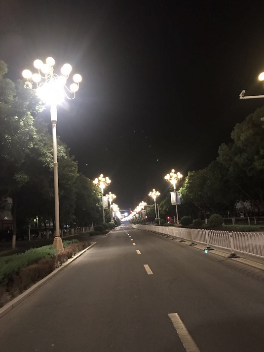 宁夏银川市政道路中华灯安装