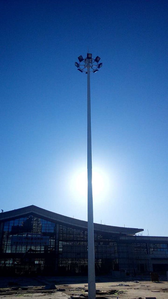 海南省东方市高铁站25米高杆灯安装