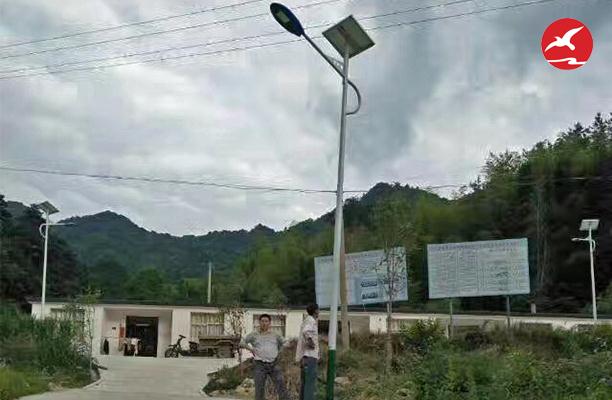 正翔照明新农村太阳能路灯照亮安徽岳阳县