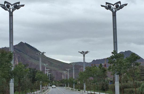 青海西宁市路灯工程，中山太阳能路灯厂家的玉兰灯也如此卓绝